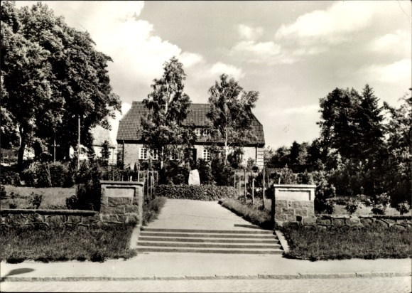 Postcard Brüel in Mecklenburg, kindergarten at Ernst Thälmann-Platz