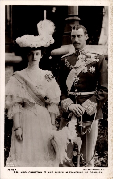 Postcard King Christian X and Queen Alexandrine of Denmark