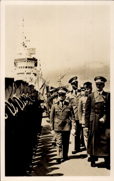 Ak Führer und Reichskanzler Adolf Hitler, Benito Mussolini, Panzerschiff Cavour, Flottenparade