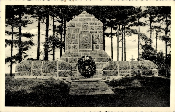 Postcard Grebenhain in the Vogelsberg district, VHC memorial on the Herchenhainer Höhe