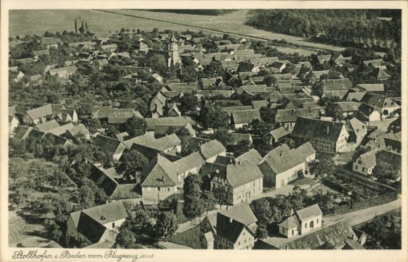 Ak Stollhofen Rheinmünster am Rhein, Luftaufnahme von  zahlreiche Häuser, grüne Umgebung