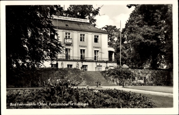 Postcard Bad Freienwalde an der Oder, Pushkin House in the Volkspark, stairs, trees, garden details