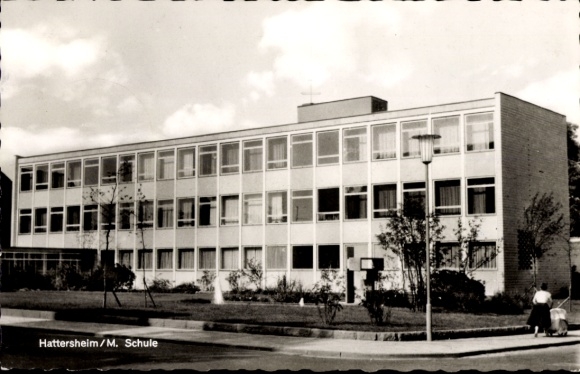 Postcard Hattersheim am Main, School
