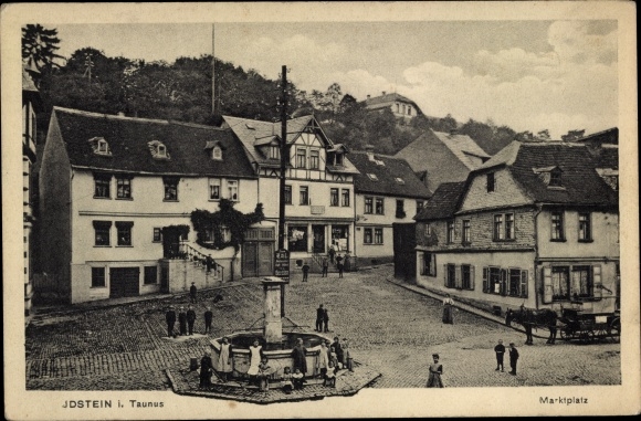 PC Idstein im Taunus Hesse, lot on the market square, fountain
