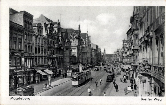 Postcard Magdeburg in Saxony Anhalt, Breiter Weg, tram, pedestrians