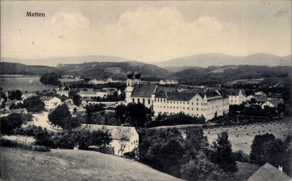 Ak Metten an der Donau Niederbayern, Ortspanorama, Kloster