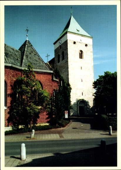 Ak Everswinkel in Westfalen, Kirche St. Magnus, Krieger-Gedächtniskapelle, Türme, Bäume, Straße