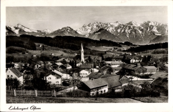 Ak Markt Glonn in Oberbayern, Schöne Berglandschaft, Kirche im Dorf, Erholungsort  Schwarz-Weiß F