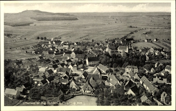 Ak Uttenweiler in Württemberg, Luftaufnahme von  Häuser, Felder, Bäume