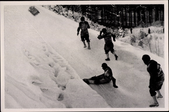 Collection picture Olympia 1936, four-man bob Germany II after a fall