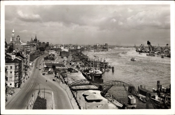 PC Hamburg 1950, view from ferry VII to the Elbe, Landungsbrücken