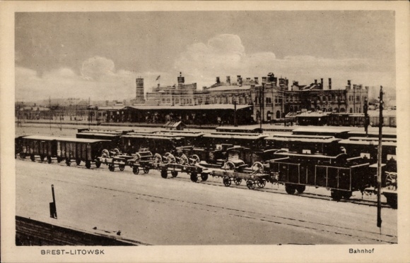Postcard Brest Litowsk Belarus, railway station, wagons