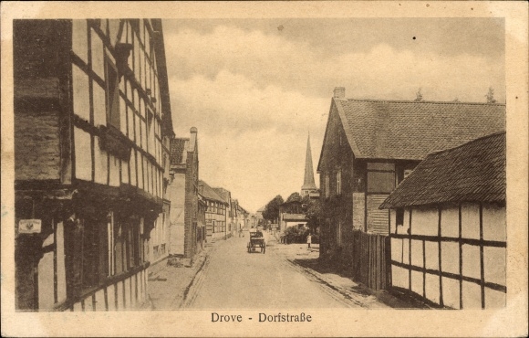 Ansichtkaart Kreuzau gereden in de Eifel, dorpsstraat, vakwerkhuizen, kerktoren