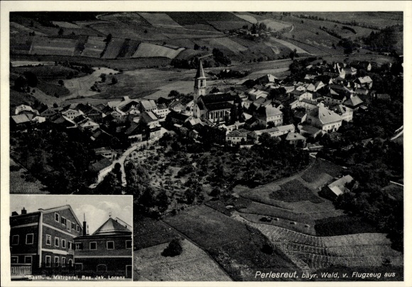 Postcard Perlesreut Lower Bavaria, aerial photograph, inn and butcher shop, owner Jak. Lorenz
