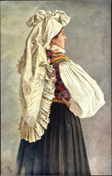 Postcard Les Slovenes pres du lac de Bled, Woman in Slovenian costume