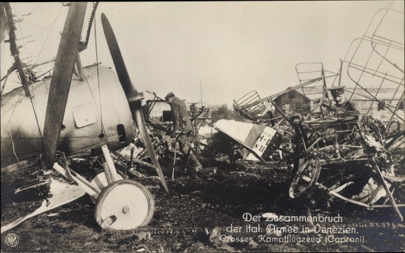 Postcard Collapse of the Italian army in Venetia, large fighter aircraft Caproni, debris