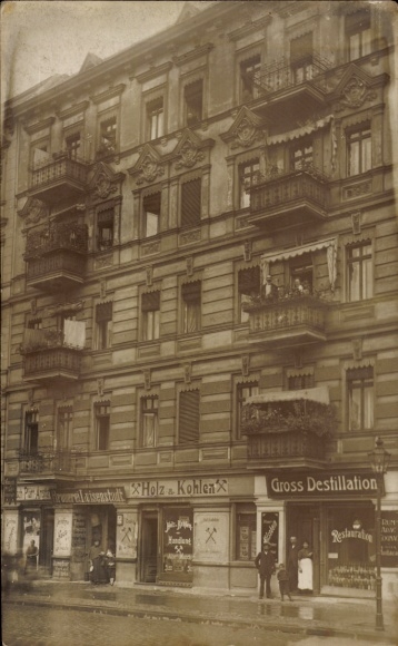 Foto Ak Berlin Prenzlauer Berg, Lettestr. 4, Groß-Destillation, Geschäft Holz u. Kohlen Albert Masch