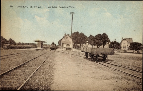 Postcard Auneau Eure-et-Loir, The Station, Railway