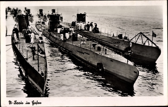 Ak Deutsche Kriegsmarine, Unterseeboote, U-Boote im Hafen