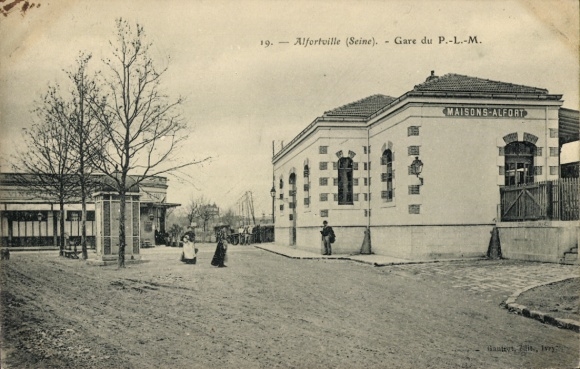 Ak Alfortville Val de Marne, Bahnhof Gare du P.-L.-M.,  Architektur, Straßenansicht, Bäume