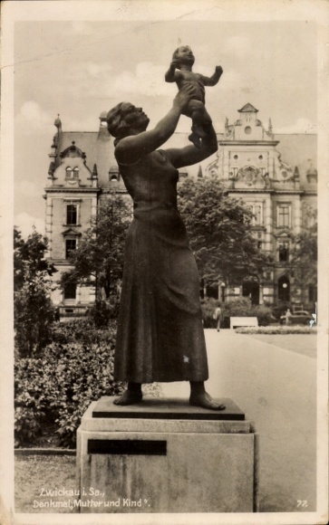 Postcard Zwickau in Saxony, Monument Mother and Child