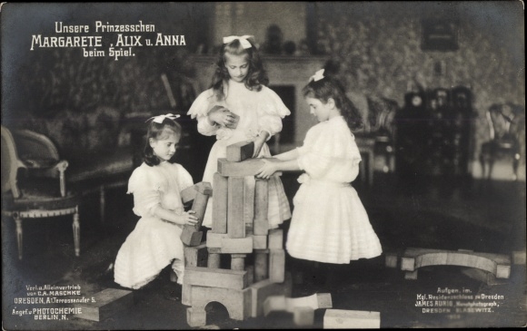 Postcard Princesses Margarete, Anna and Alix of Saxony at the game