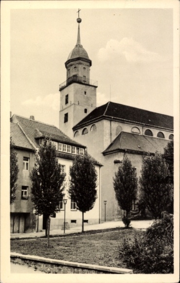 Ak Bischofswerda in Sachsen, Christuskirche, Gebäude mit Kirchturm, Bäume, Schwarz-Weiß-Bild