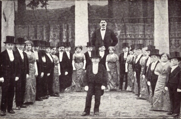 Postcard Tschuschke's Midgets, Circus, Lilliputians