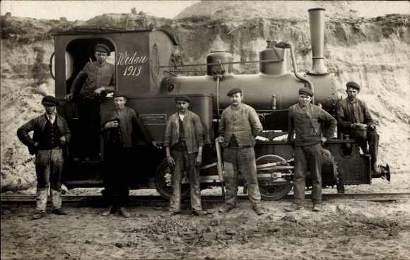 Zdjęcie KP Wedau Duisburg w Zagłębiu Ruhry, kolej wąskotorowa i pracownicy, 1913 r., czy to moja kopalnia?