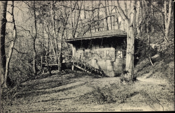 Ak Weimar in Thüringen, Borkenhäuschen,  Wald, Brücke, Schwarz-Weiß-Foto