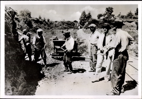 Photo Heinrich Hoffmann, Excavation work by German scientists in Olympia, June 1941