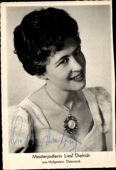 Postcard master yodeler Liesl Dietrich, portrait, autograph