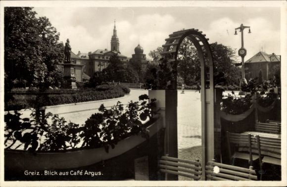 Ak Greiz im Vogtland Thüringen, Blick aus Café Argus, Statue, Bäume, Gebäude im Hintergrund