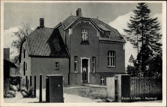 Ak Essen in Oldenburg in Nedersaksen, zicht op het pastoraat, toegangspoort