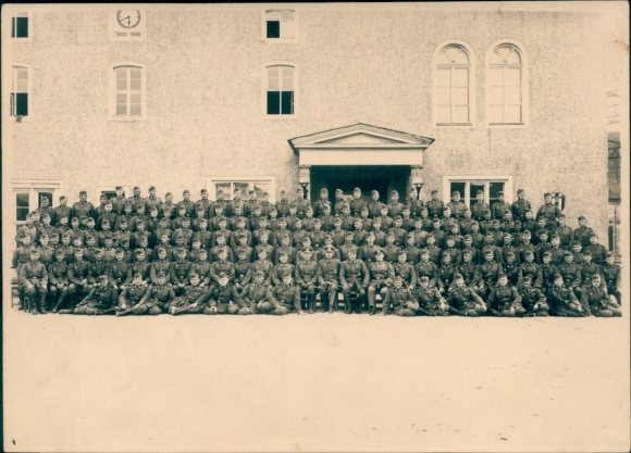 Foto Calbe an der Saale im Salzlandkreis, Deutsche Wehrmacht, Gruppenbild einer Kompanie