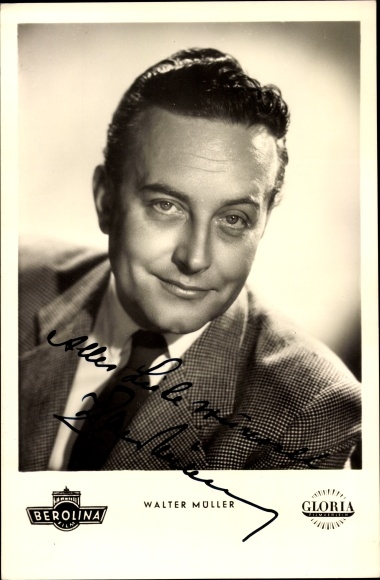 Postcard actor Walter Müller, portrait in a suit, imperial manoeuvre, autograph