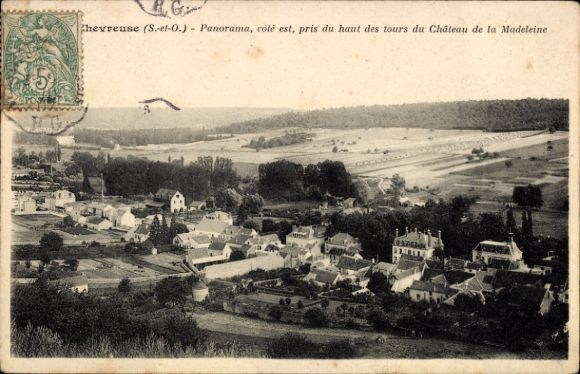 Ak Chevreuse Yvelines, Panoramablick auf  Château de la Madeleine, Landschaft