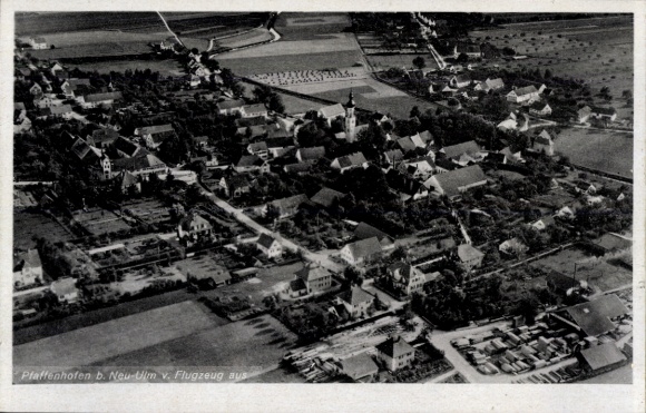 Ak Pfaffenhofen an der Ilm Oberbayern, Luftaufnahme, Pfaffenhofen, Gebäude, Kirche, Felder