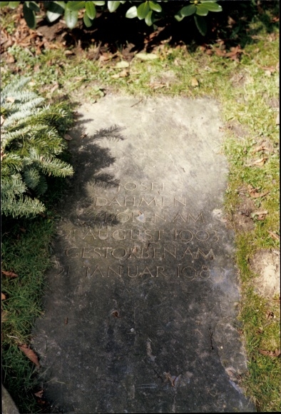 foto Hamburg Noord Ohlsdorf, graf van Josef Dahmen