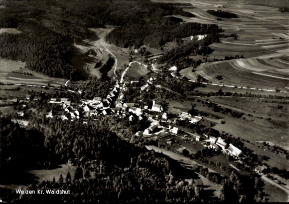 Ak Weizen Stühlingen im Schwarzwald, Luftaufnahme