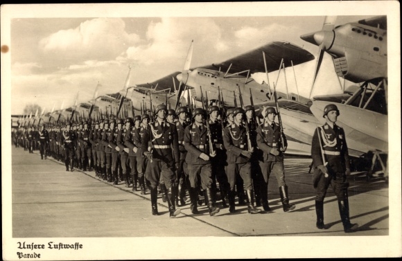 Ak Deutsche Luftwaffe, Staffel Wasserkampfflugzeuge Heinkel He 60, Parade