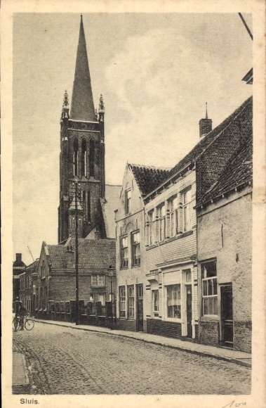 Ak Sluis Zeeland Niederlande, Stadtansicht mit Kirche, Straßenansicht, alte Gebäude,  Atmosphäre