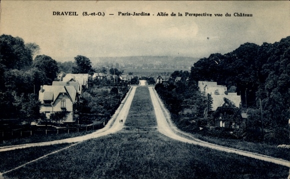 Ak Draveil Essonne, Eine lange Allee mit Bäumen, die zu einem Schloss führt.