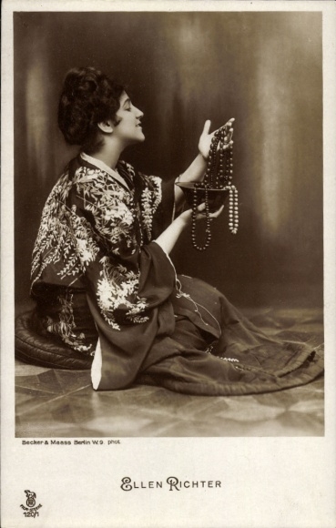 Ak Schauspielerin Ellen Richter, Kimono, Perlenketten