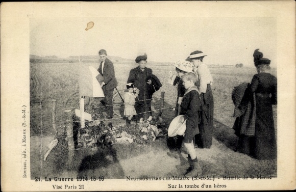 PC Chauconin Neufmontiers Seine et Marne, At the grave of a hero