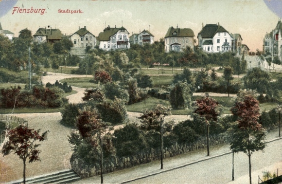 Ak Flensburg in Schleswig Holstein, Stadtpark, hübsche Häuser, Bäume, Wege