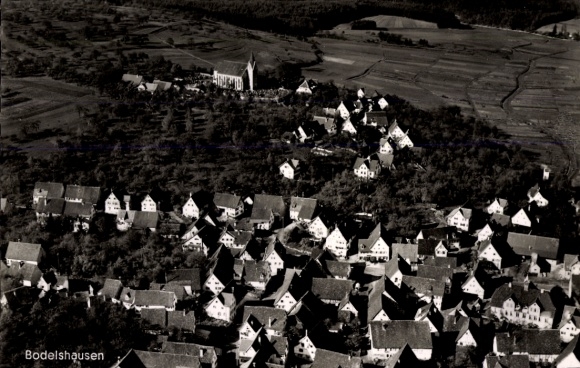 Ak Bodelshausen, Blick auf den Ort mit Umgebung, Feld