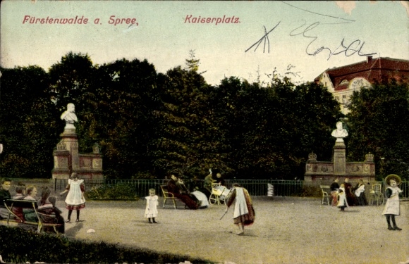Postcard Fürstenwalde an der Spree, Kaiserplatz, leisure activities, park scene, sculptures