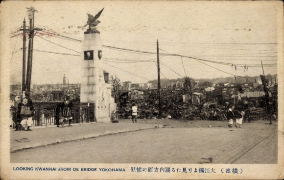 Ak Yokohama Pref. Kanagawa Japan, Kwannai kijkend vanaf de brug, Grote Kanto-aardbeving 1923