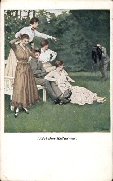 Artist Postcard Wennerberg, Bruno, Lovers Recording, Soldier with Four Women, Camera